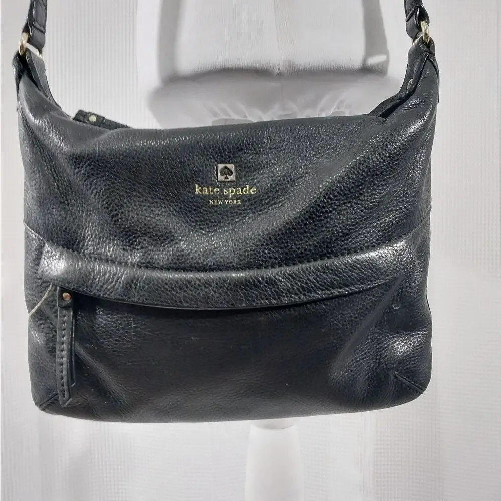 KATE SPADE! BLACK PEBBLED GENUINE LEATHER LOGO FRONT CROSSBODY, SHOULDER BAG!
